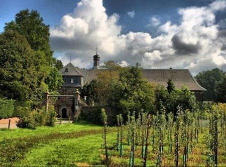 Nikolauskloster Jüchen Exterior foto