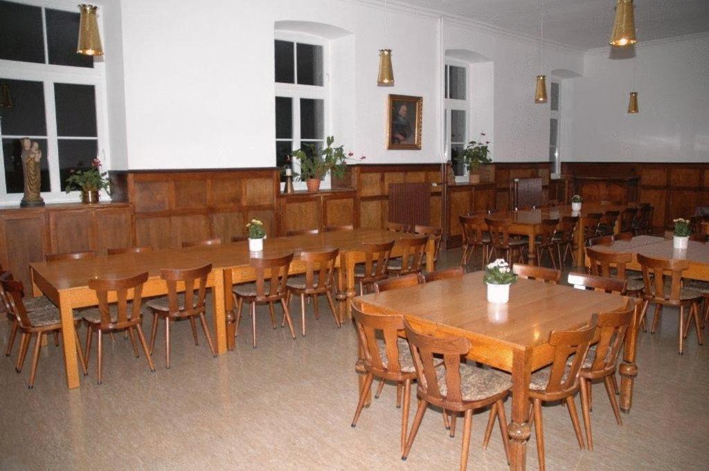 Nikolauskloster Jüchen Exterior foto